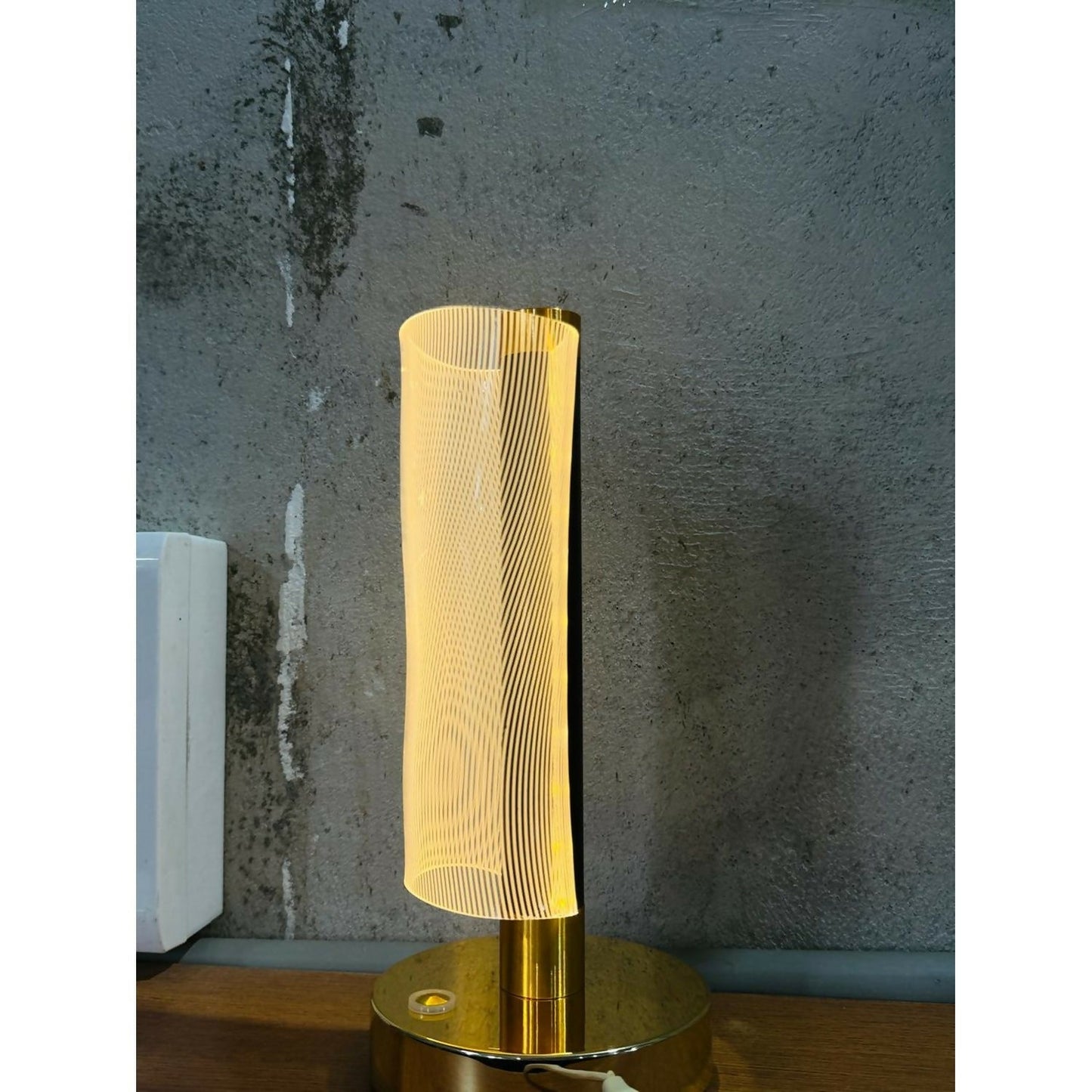 3D Illusion LED Vase Shape Decorative Table Lamp with Touch Control and Warm White & Golden Glow – Modern Acrylic Night Light for Bedroom, Living Room, Office & Home Décor Gift